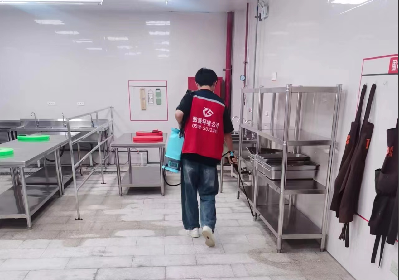 淮北師范攜手泉滿(mǎn)餐飲，共同開(kāi)展除四害行動(dòng)